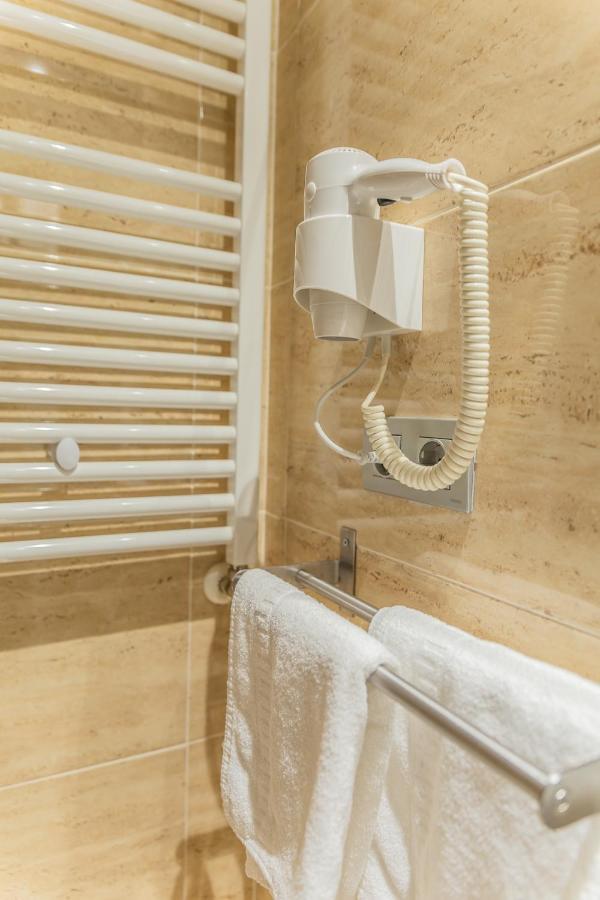 One-Bedroom Apartment,1318697074:JPEG